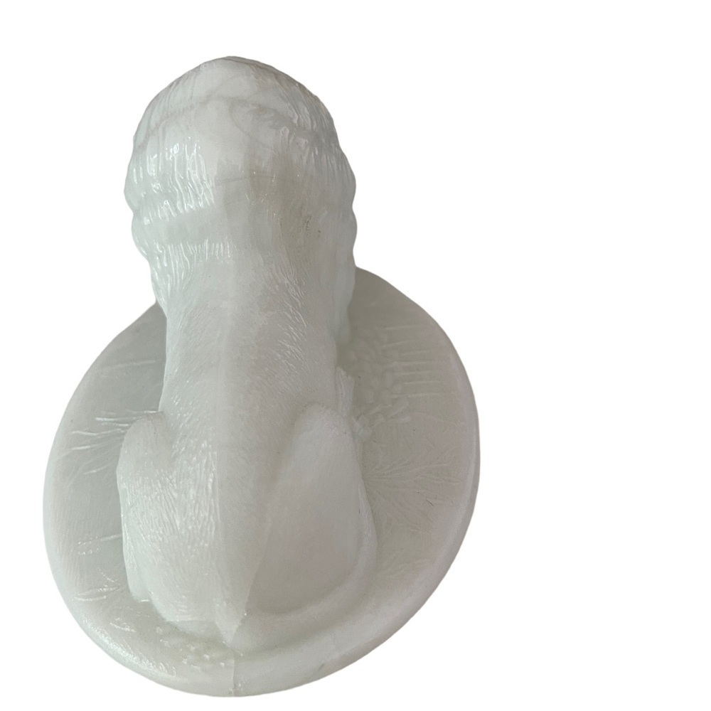 Milk Glass lion top only white no manufacturer markings - Picture 3 of 5